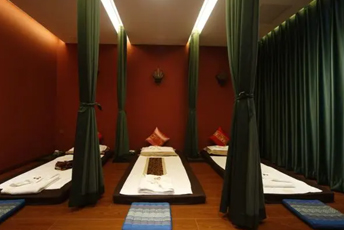 南京泰式按摩的被动瑜伽:当身体被折叠成诗